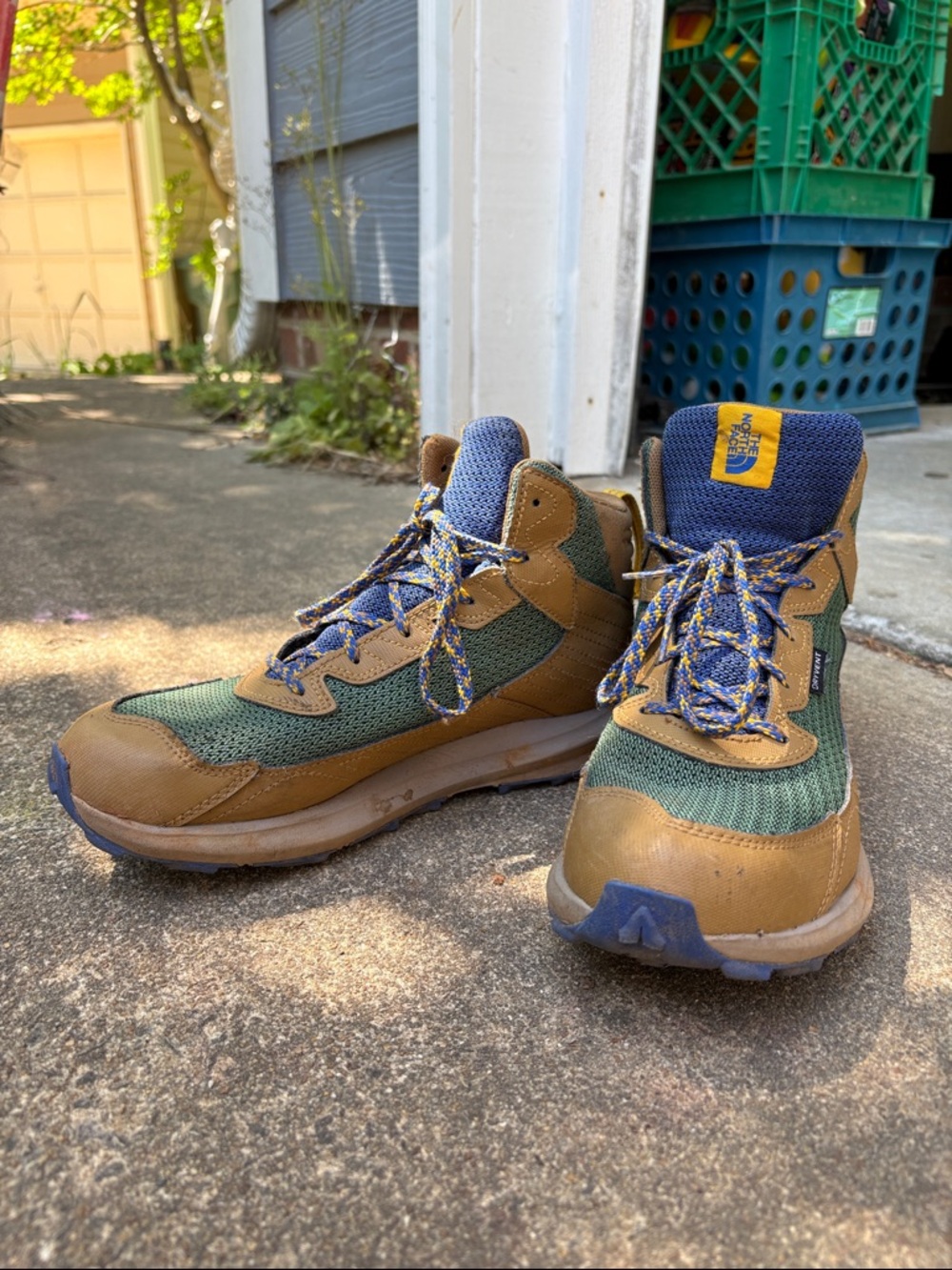 KIDS size 7 The North Face fastpack hiking boots
